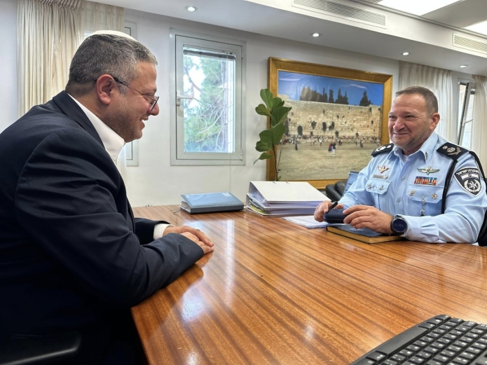 השר לביטחון לאומי ח"כ איתמר בן גביר ומפכ"ל המשטרה קובי שבתאי. ללא קרדיט