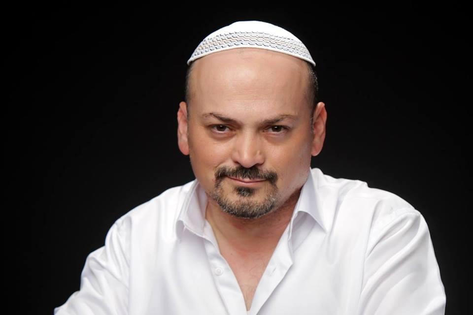 משה אלרואי אלון. כתב 12 ספרים בנושא חכמת הקבלה