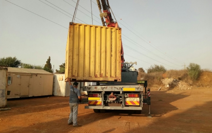 מכולות וקראוונים - פינוי עצמי (צילום: רשות מקרקעי ישראל)