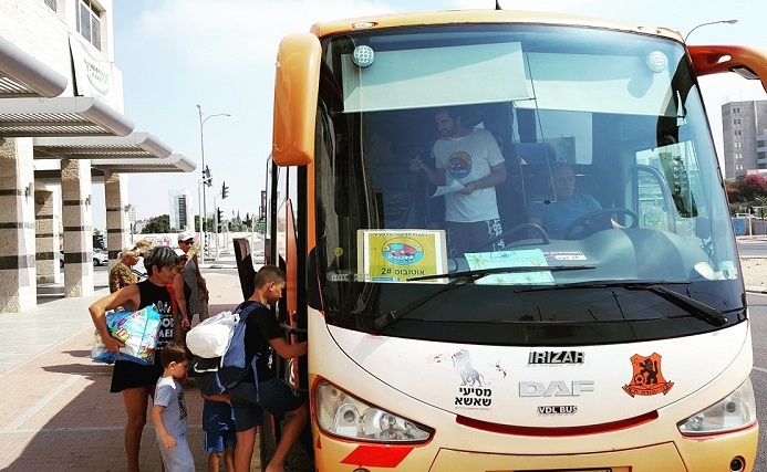 מיזם ימבוס, של אוטובוס מבאר שבע לים בשבתות, יסגור מחר בהצלחה מרשימה את השנה הראשונה להפעלתו. (תמונה מתוך דף הפייסבוק של ימבוס)