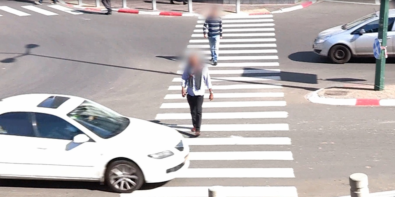 בשנת 2016 נפגעו בתאונות דרכים 1,887 הולכי רגל בעת שחצו את הכביש במעבר חציה