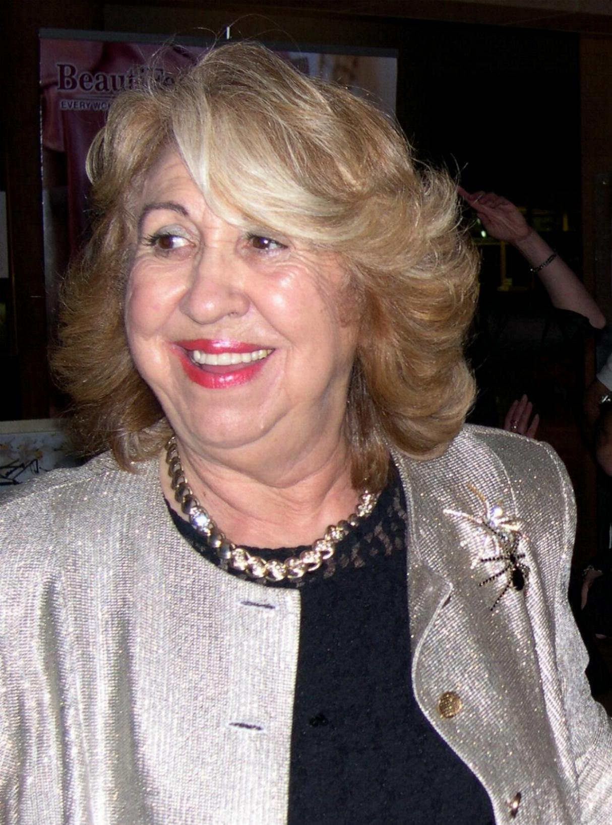 שלי חושן, מייסדת "אגודת יד ביד"