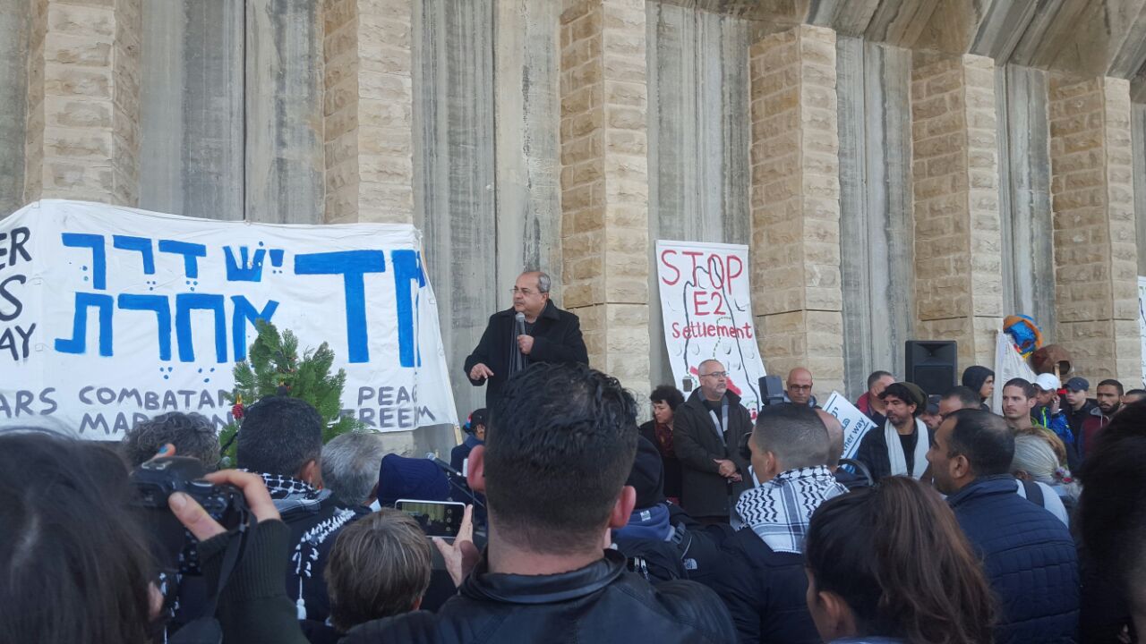 בצעדה זו ציינו המפגינים שנה לצעדות החופש של תנועת "לוחמים לשלום" בשיתוף עם תנועת "עומדים ביחד". צילום:  עומדים ביחד