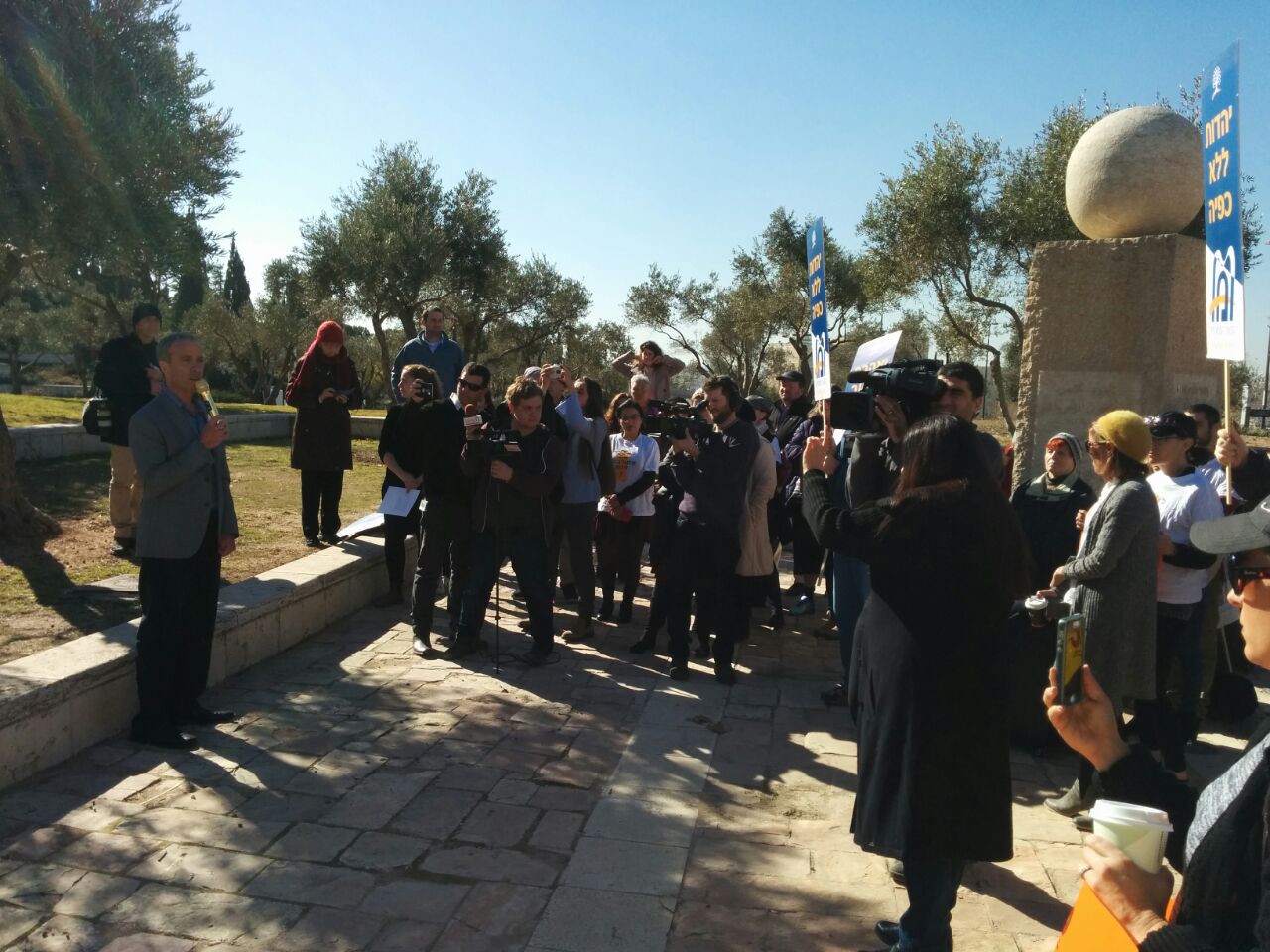 עו"ד בתיה כהנא דרור, מנהלת ארגון מבוי סתום, המייצגת את "העגונה מצפת"