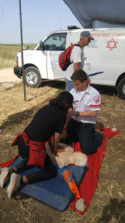 מדריכי נוער מד"א העבירו הדרכות החייאה למאות משתתפים בכיכר רבין ובלטרון