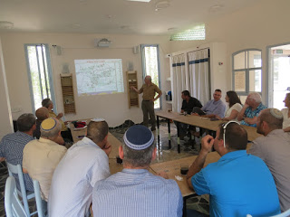 צוות בכירי המועצה האזורית הר חברון התארח במשגב כדי ללמוד על מודל הבנייה של התשתיות הציבוריות