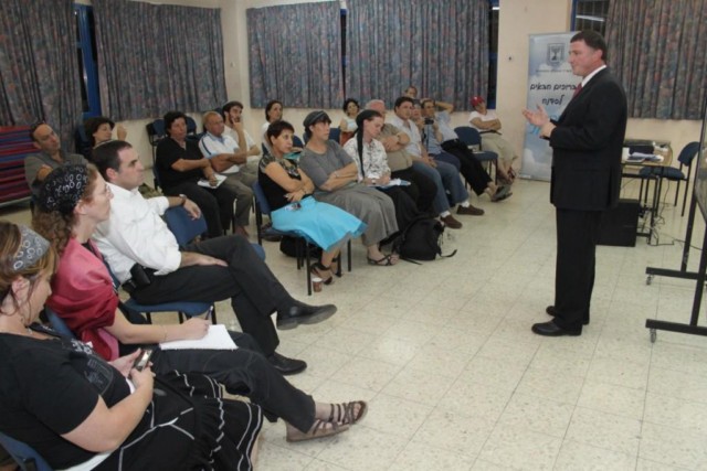 שר הסברה והתפוצות נואם בפני המשתתפים(צילום:גרשון אליסון) efratdovrim