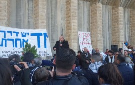 ח״כ אחמד טיבי: "חוק שבא לעשות לגליזציה לשוד קרקעות" בצעדה זו ציינו המפגינים שנה לצעדות החופש של תנועת