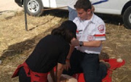 חופשת החג של מתנדבי מד''א: שיעורי החייאה לציבור הרחב מדריכי נוער מד