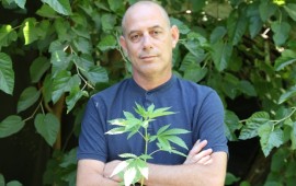 מיזם חדש: "החווה השיתופית" תוריד את מחירי הקנאביס הרפואי למטופלים אורי גלזר - יוזם החווה השיתופית (צילום יח