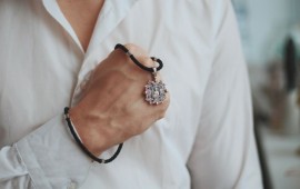 שרשראות לגברים קרדיט תמונה freepik