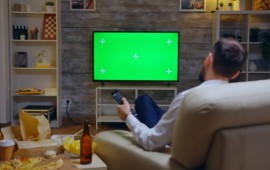 איך לבחור גודל מסך טלוויזיה שיתאים לחלל הביתי? קרדיט תמונה FREEPIK