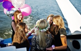 השכרת יאכטה ליום הולדת עם יאכטה גלי נעמה לשוט לשנה חדשה קרדיט לתמונה Freepik