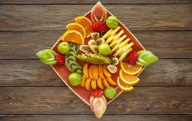 קיץ טרי עם מגשי פירות עד הבית